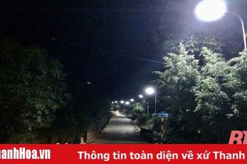 Mô hình 'Thắp sáng đường quê' ở huyện miền núi Quan Sơn