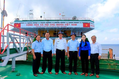 'Dĩ bất biến, ứng vạn biến'