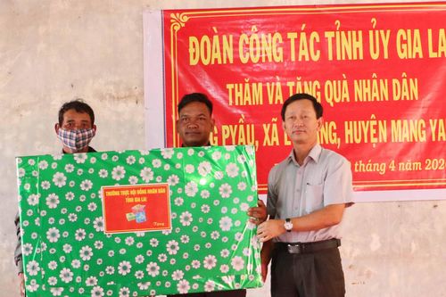 Vui cùng nhân dân làng Pờ Yầu
