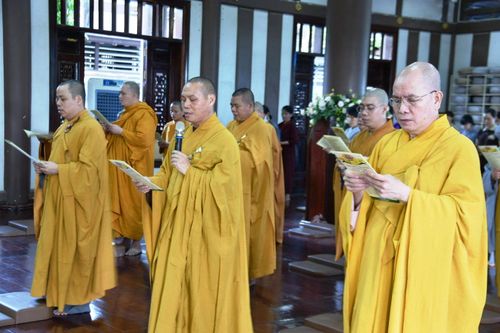 Ban Văn hóa Phật giáo TP.HCM tổ chức lễ Tắm Phật