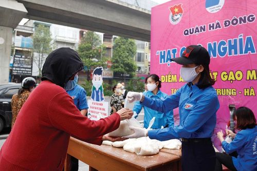 Vững bền thành lũy tình người
