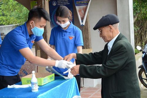 Hỗ trợ người dân khó khăn sớm ổn định cuộc sống