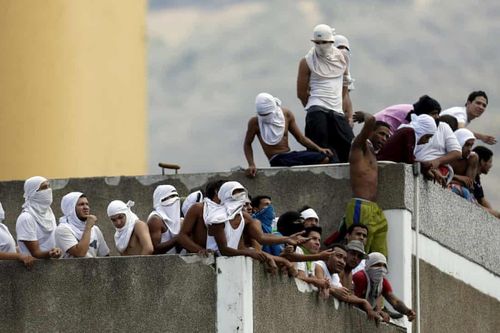 Bạo loạn ở nhà tù Venezuela khiến ít nhất 40 người thiệt mạng