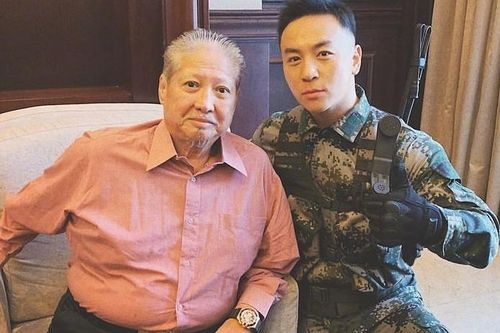 Cuộc sống giàu sang và quan hệ rộng của Thích Tiểu Long ở tuổi 32