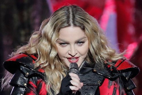 Madonna dương tính với kháng thể nCoV
