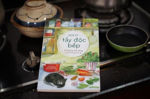 Tác giả sách best seller 'Ăn gì cho không độc hại' trở lại