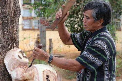 Người đi tìm hồn gỗ của Tây Nguyên đại ngàn hùng vỹ