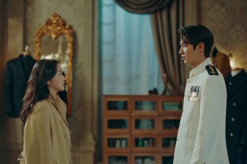 Điều gì khiến 'Quân vương bất diệt' tập 6 được hy vọng đuổi kịp 'Thế giới hôn nhân'?