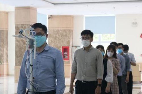 Điện lực Thừa Thiên Huế chế tạo nhiều sản phẩm phục vụ phòng, chống dịch Covid-19