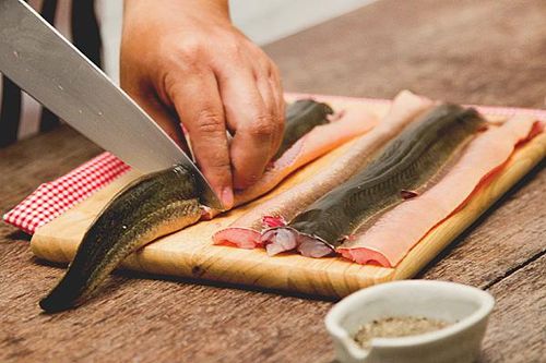 Hướng dẫn cách làm lươn chiên giòn sốt tiêu xanh ngon tuyệt