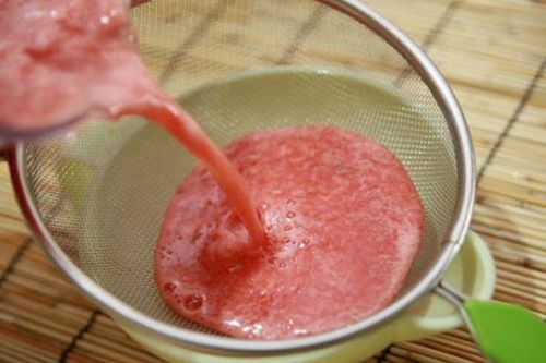 Nước ép dưa hấu ngọt mát giải nhiệt ngày hè với cách làm đơn giản