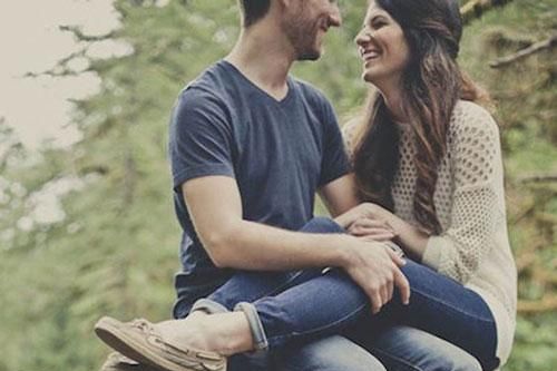 8 dấu hiệu của một người đàn ông sẽ không bao giờ ngừng yêu thương bạn
