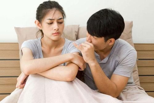 Giặt mớ đồ chồng đi công tác về thay, tôi đau đớn phát hiện vật lạ, đến khi nghe chồng giải thích liền 'hộc tốc' về ngoại để rồi phải hối hận