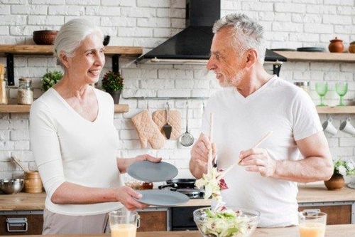 7 thực phẩm tăng cường miễn dịch, phòng COVID-19 cho người cao tuổi