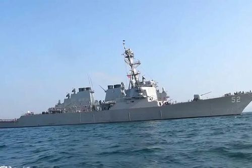 Xem uy lực khu trục hạm Mỹ USS Barry tuần tra hàng hải gần quần đảo Hoàng Sa