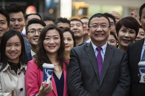 Người sáng lập 'Starbucks Trung Quốc' mất 1 tỷ USD vì bê bối gian lận