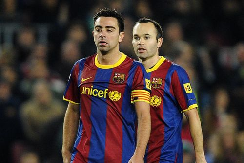 Độc giả bầu chọn tiền vệ xuất sắc giữa Xavi và Iniesta