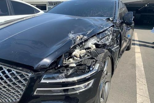 Hyundai Genesis G80 2021 gặp nạn ngay sau khi giao xe