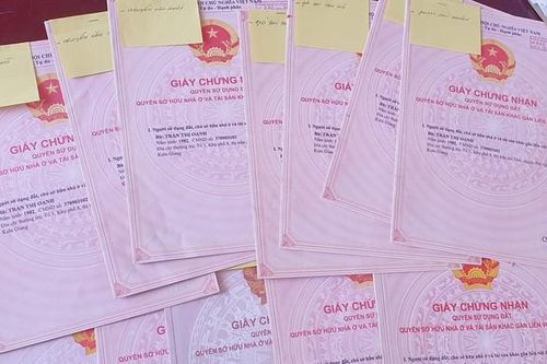 Khởi tố phụ nữ làm giả 12 giấy tờ đất đem cầm chiếm đoạt gần 3 tỷ đồng