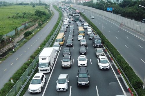 Phương tiện đổ về sau kỳ nghỉ lễ cao tốc Pháp Vân - Cầu Giẽ ùn ứ kéo dài