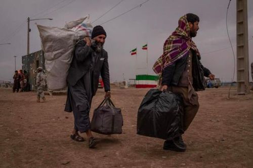 Iran bị Afghanistan tố ném nhiều người di cư xuống sông