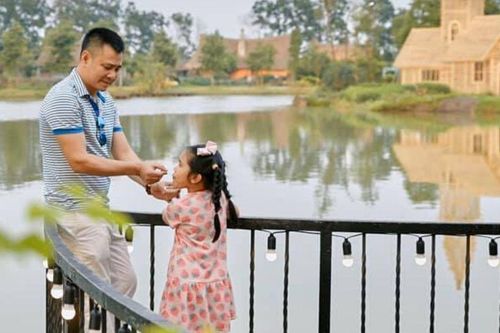 NSND Tự Long giật mình nhận ra đã già khi nhìn con lớn