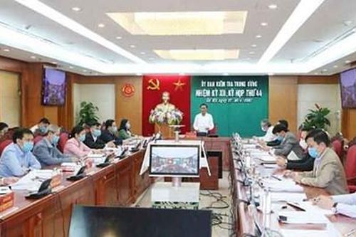 Cách hết chức vụ trong Đảng nguyên Chánh thanh tra Bộ Xây dựng