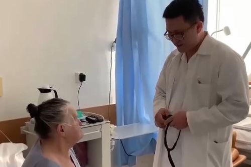 Bác sĩ Việt Nam trên tuyến đầu chống COVID-19 tại Séc