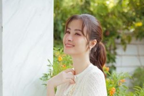 Vừa xác nhận mang thai, bà bầu Đông Nhi nhá hàng dự án dành riêng cho 'Ngày Của Mẹ'