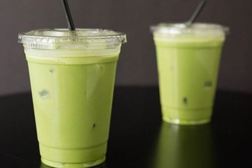 Trời nóng thế này uống matcha latte thì còn gì bằng, mà pha ở nhà chỉ 10K/ly thôi
