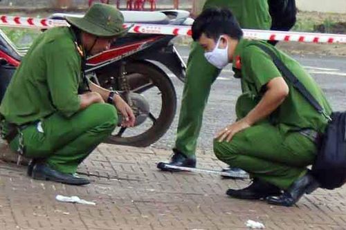 Tài xế taxi đâm chết đồng nghiệp