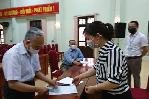 Hà Đông chi trả 100% kinh phí hỗ trợ đợt 1 cho người dân gặp khó khăn do dịch Covid-19