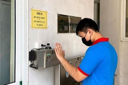 Nhiều sáng kiến phòng dịch trong ngày đầu đón sinh viên đến trường