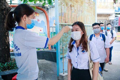 Sinh viên hào hứng trở lại giảng đường