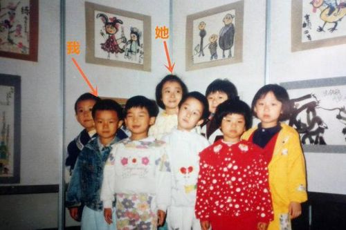 Lật album ảnh nhà bạn trai, cô gái bất ngờ phát hiện bí mật 20 năm trước