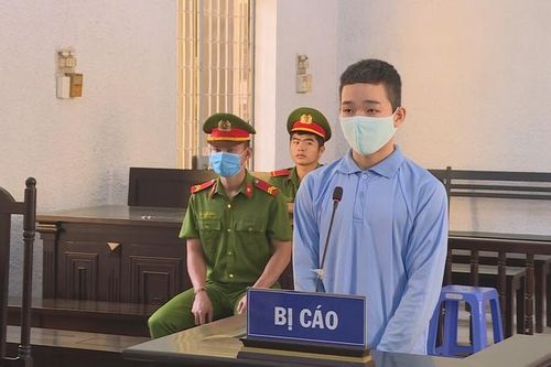 Mang dao đi tìm bạn gái và tình địch vì bị 'cắm sừng'