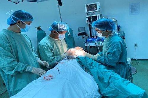 5 lần bị nhiễm trùng sau khi nâng mũi filler không rõ nguồn gốc