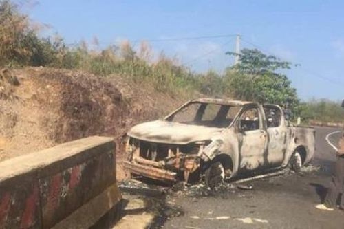 Xe bán tải cháy trơ khung, thi thể bên trong biến dạng