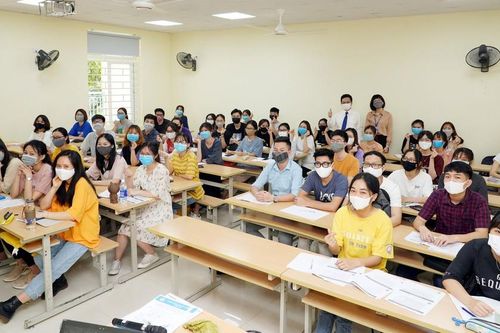 Đi học vào tháng 5: Sinh viên vẫn được nhận lì xì năm mới