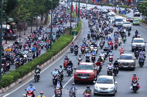 Cửa ngõ Sài Gòn ken đặc xe cộ sáng đầu tuần