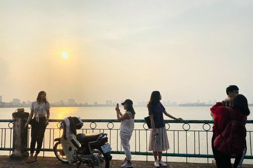Hà Nội nắng nóng 40 độ C