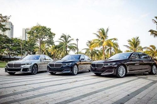 Ô tô sang liên tục ra mẫu mới, giá giảm vẫn ế khách