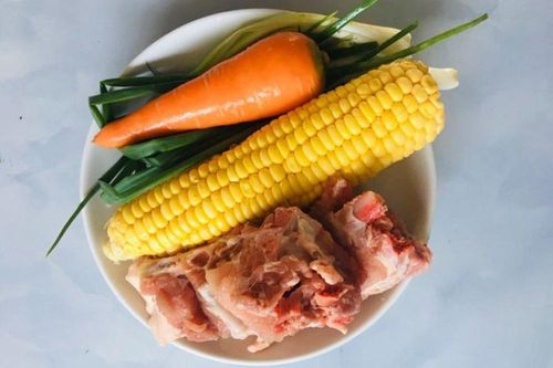 Cách làm canh bắp hầm xương heo bổ dưỡng cho ngày hè nóng nực