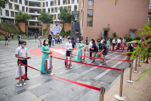 Ngày tựu trường đặc biệt của học sinh trung học Hà Nội