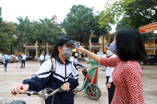 Học sinh, sinh viên toàn quốc đi học trở lại sau kỳ nghỉ chống dịch