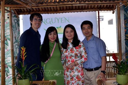 Tấm lòng người Việt - Chỗ dựa vững chắc trên tuyến đầu chống dịch COVID-19 tại Thụy Sĩ