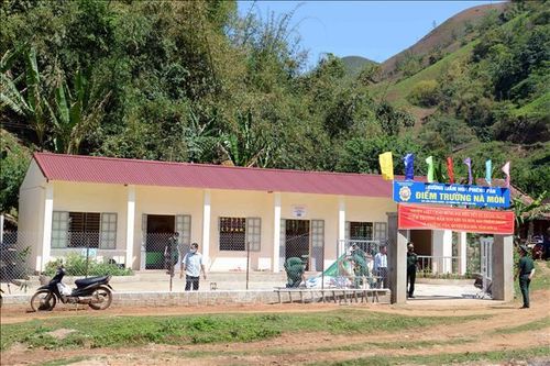 Sơn La: Chung tay tháo gỡ khó khăn cho giáo viên, học sinh vùng biên Nà Mòn