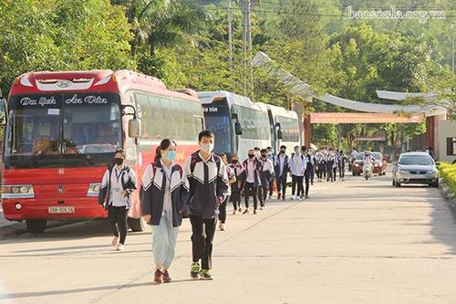 Học sinh các cấp học trong tỉnh trở lại trường sau thời gian nghỉ phòng, chống dịch COVID-19