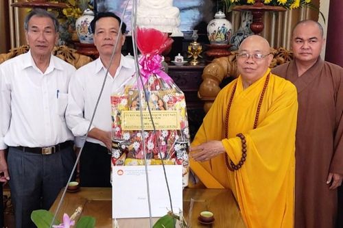 MTTQ tỉnh Kon Tum chúc mừng Phật đản