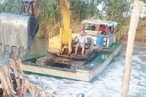 Khắc phục sự cố vỡ 2 đập ngăn mặn ở Cà Mau